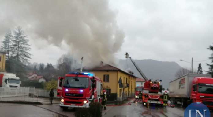 Grosso incendio a Calco, Vigili del Fuoco al lavoro