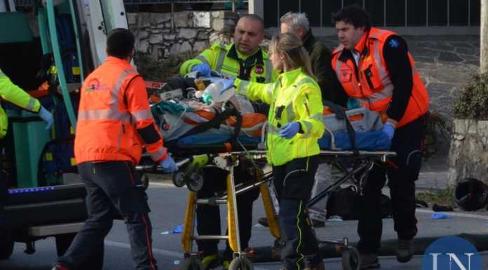 Schianto ad Abbadia: motociclista perde il controllo e finisce contro un palo. E’ grave