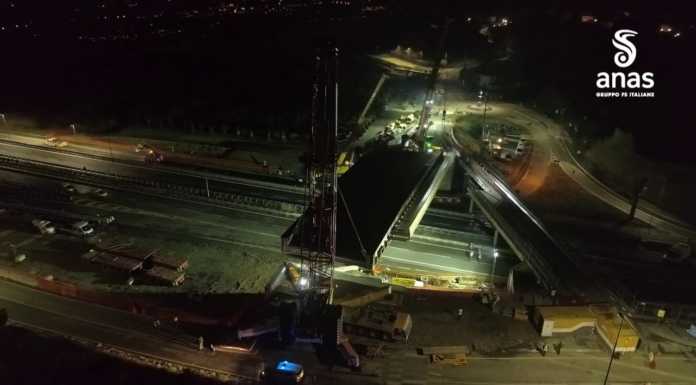 VIDEO – In 90 secondi, il varo notturno del nuovo Ponte di Isella