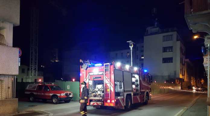 Canna fumaria in fiamme, Vigili del Fuoco in via Aspromonte