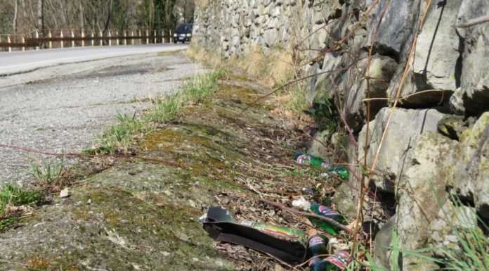 Viviamo nell’immondizia. Sp62: da Laorca a Ballabio una discarica a cielo aperto