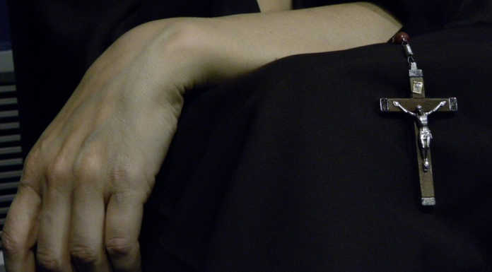 Le suore di Olate piangono la consorella Silvana, colpita dal virus