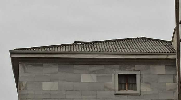 Eternit sull’ex Banca Popolare, esposto al Comune: “Quanto è degradato il tetto?”