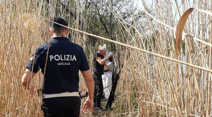 Merate, pescavano nel lago di Sartirana: beccati dalla Polizia locale