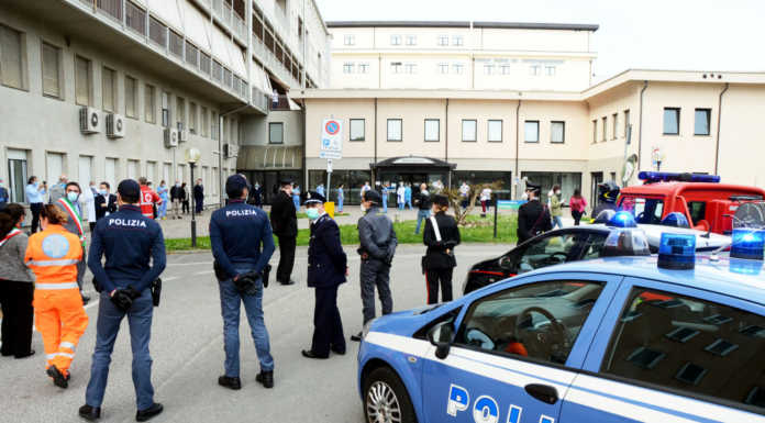 Merate, il Thank You Day davanti all’ospedale. Un minuto di silenzio in ricordo delle vittime