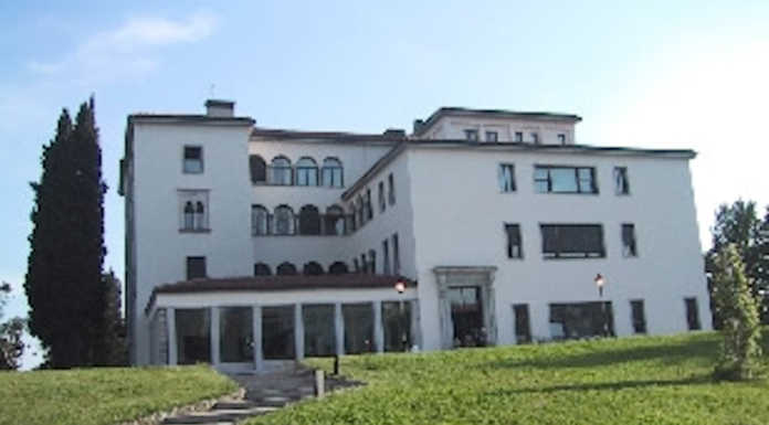 Merate, lettera aperta a Villa dei Cedri: “Voi siete le mie mani, le mani di chi è fuori ma ha qualcuno lì dentro”