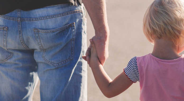 Quarantena e passeggiate coi figli, i sindaci si oppongono: “Così vanifichiamo gli sforzi”