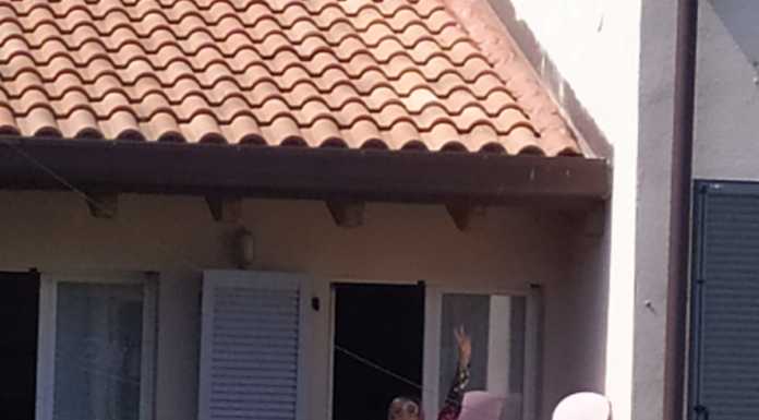 Compleanno ai tempi del coronavirus. A Vercurago la festa sui balconi per Marianna