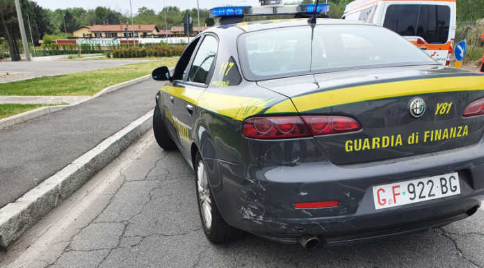 Non si ferma all’alt e investe due Finanzieri: giovane arrestato a Lurate Caccivio