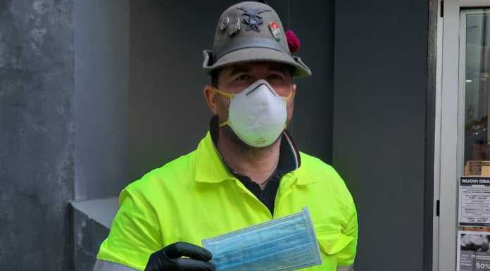 Senza distanziamento, mascherine obbligatorie anche all’aperto. La nuova ordinanza