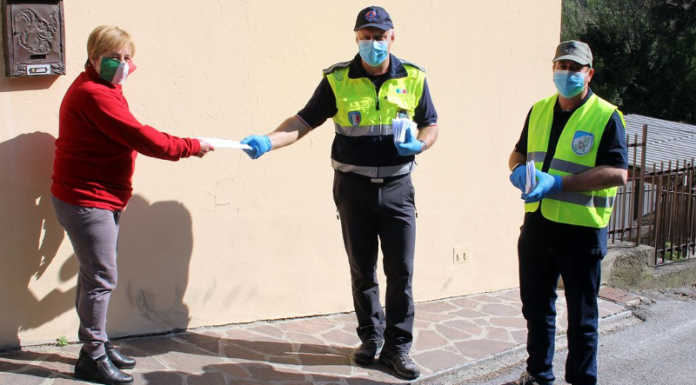 Erve. Uova per i bambini e mascherine per tutti, Protezione Civile al lavoro
