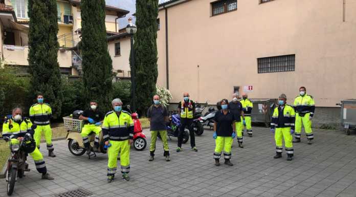 Mandello, volontari al lavoro per consegnare le mascherine ‘porta a porta’