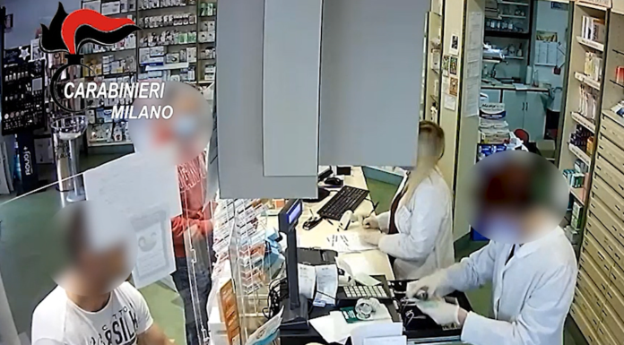 Rapina una farmacia ‘armato’ di chiave a bussola, subito arrestato