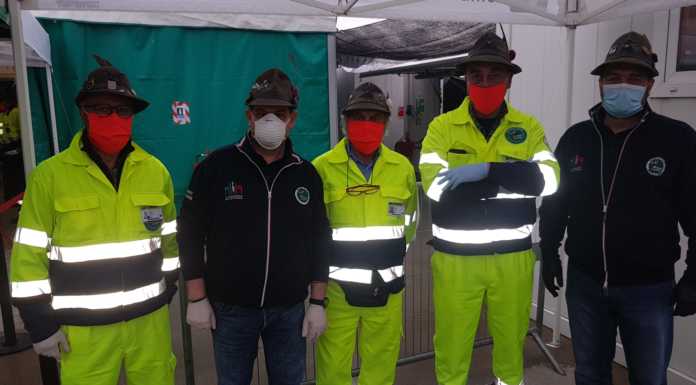 Alpini lecchesi impegnati all’ospedale da campo di Bergamo. “Orgogliosi di voi”
