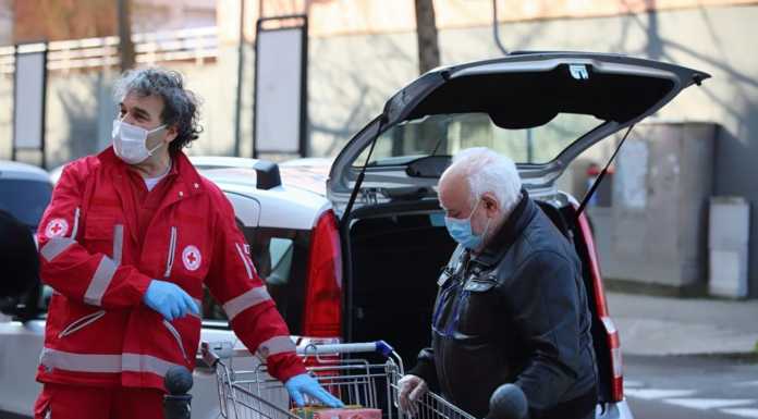 Merate, raccolta alimentare per le famiglie in difficoltà con la Croce Rossa