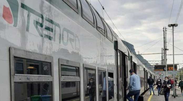 Frana e linea ferroviaria. Trenord: “Viaggiate solo se necessario”