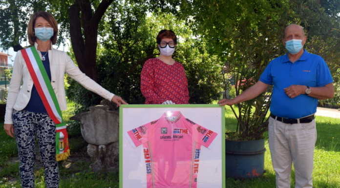 Monte Marenzo. Consegnata la maglia rosa messa all’asta dalla polisportiva