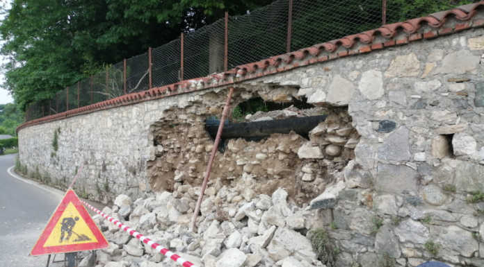 Imbersago, crolla parte del muro di recinzione di villa Orsini Colonna