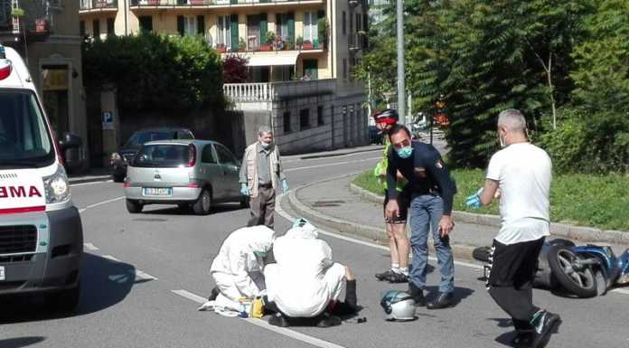 Incidente in Corso Promessi Sposi, scontro auto moto, ferito un 55enne