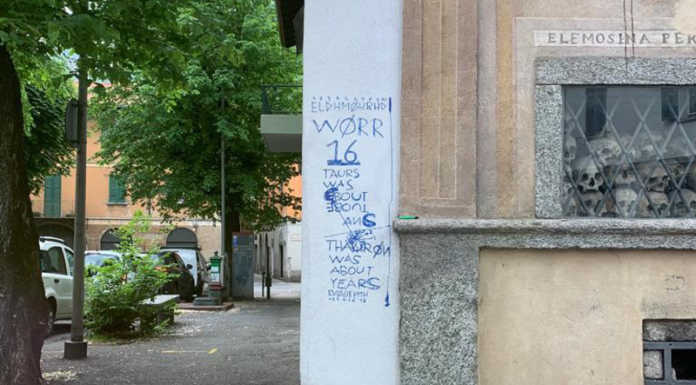 Pescarenico, imbrattato il muro dell’Ossario vicino alla chiesa