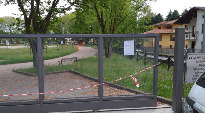 Santa Maria Hoè, forzano il cancello del parco per entrare: la rabbia del sindaco