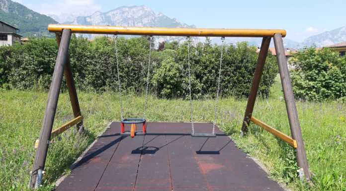 Valmadrera. Giovani rapinati, il sindaco ai genitori: “Denunciare subito”