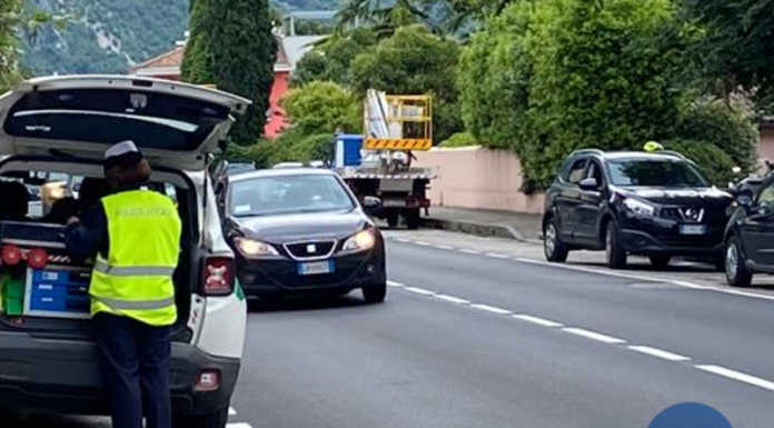 Incidente ad Abbadia Lariana. Scontro auto moto, donna finisce all’ospedale