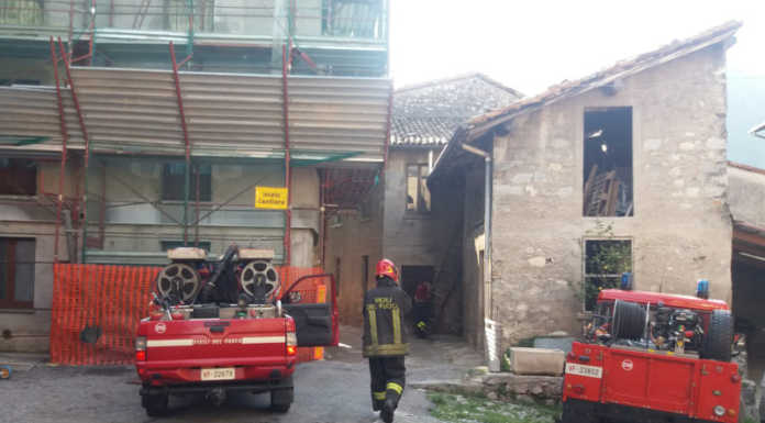 Incendio in un’abitazione a Castelmarte, trovato morto il cane