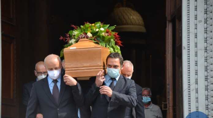 Calolzio. Il commosso addio a Giorgio Frigerio: “Eri il papà invincibile”