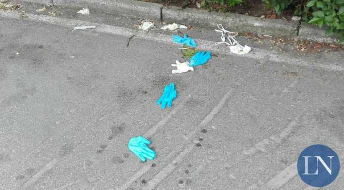 Guanti e mascherine gettati a terra, Lecco lancia una campagna di sensibilizzazione