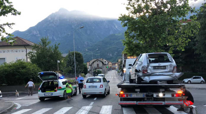 Valmadrera: in tre si scontrano su via Roma. Nessun ferito