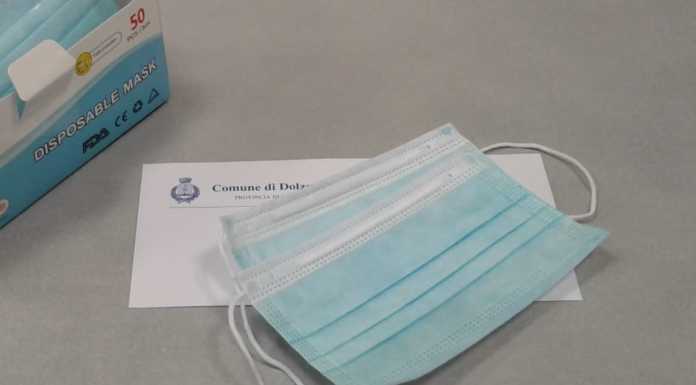 Ladri di mascherine a Dolzago, il sindaco: “Che gesto squallido”