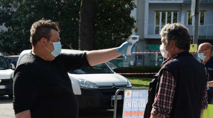 Luoghi di lavoro, Regione: test della ‘febbre’ ai dipendenti e consigliata anche i clienti