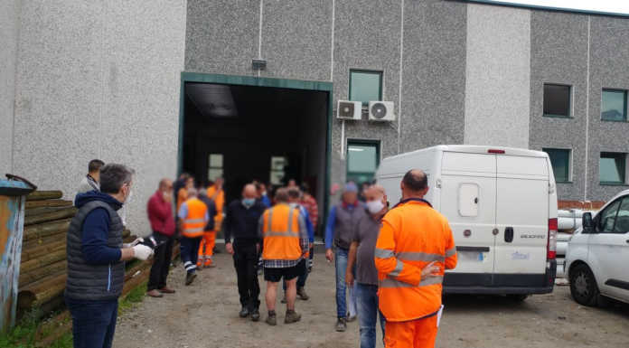 Sciopero anche a Colico per il caso Sittel, lavoratori in protesta