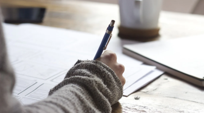 Canzo. Madre e figlio malati: “Ci siamo dovuti arrangiare e ancora non ci fanno il tampone”