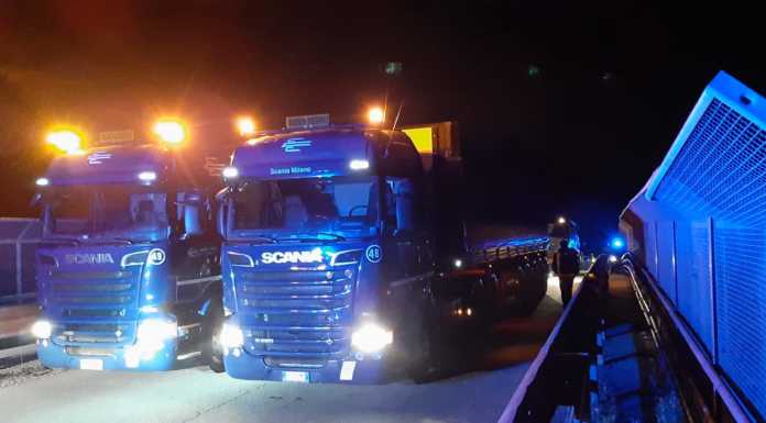 Bosisio, prove di carico sul ponte che attraversa la statale 36
