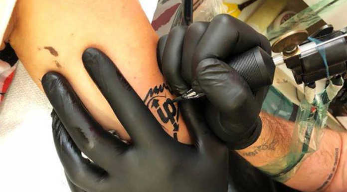 Lombardia, i centri tatuaggi e piercing possono riaprire?