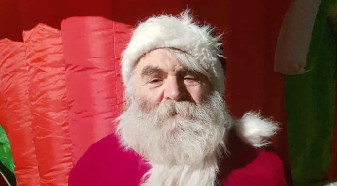 Calolzio piange la scomparsa di Enrico Malighetti: “Un Babbo Natale indimenticabile”