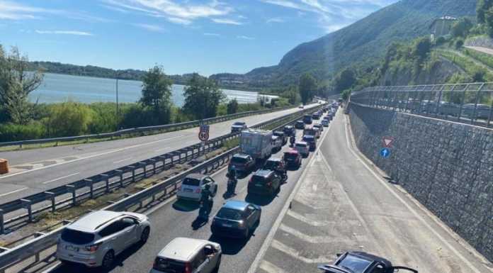 Tamponamento sulla SS36, lunghe code in direzione Milano