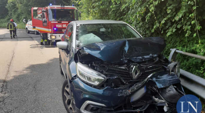 Scontro frontale tra un’auto e un furgoncino sulla Lariana