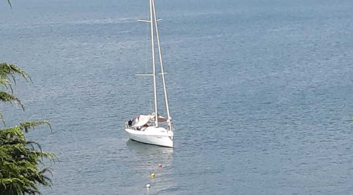 Dervio. Barca ‘strappa’ le boe, inseguita dalla Polizia Locale in gommone