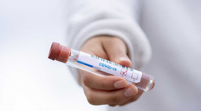 Ostaggi della burocrazia: bloccati in casa in attesa dell’esito del tampone