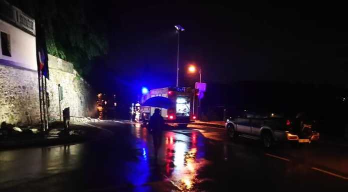 Maltempo, notte di lavoro per i pompieri: una quindicina di interventi nel lecchese