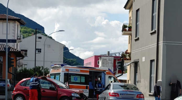 Lecco, incidente stradale in via Belfiore. Soccorso automobilista