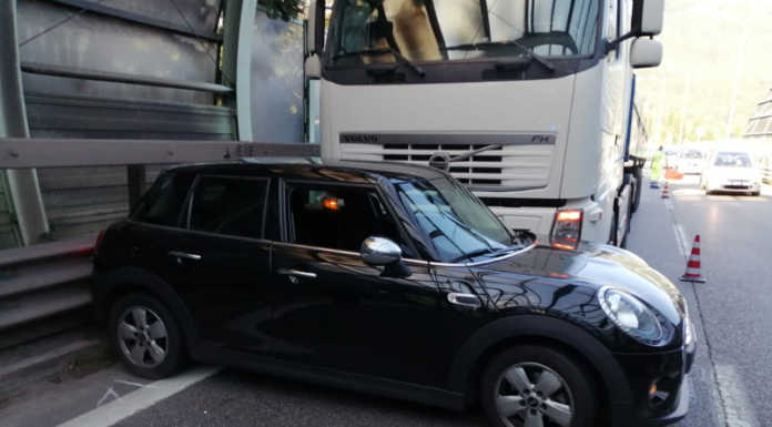 Incidente nel tunnel del Barro, coinvolto un mezzo pesante