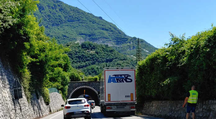 Camion in panne sulla nuova Lecco-Ballabio, rallentamenti verso Lecco