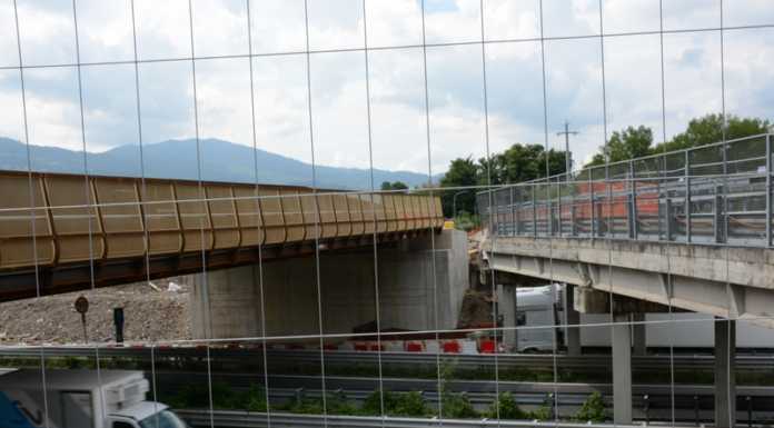 Isella, si demolisce il ponte. La SS36 chiusa di notte da lunedì a giovedì