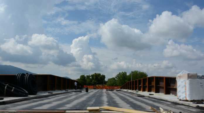 Nuovo ponte di Isella: partiti i lavori di asfaltatura, a fine luglio si apre