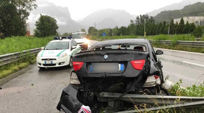 Valmadrera. Auto fuori strada finisce contro il guardrail
