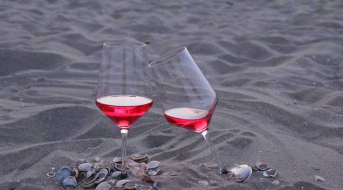 L’Italia nel Bicchiere. Vini rossi d’estate: i consigli di Roberto Beccaria